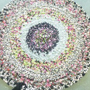 hand made silk braided rug   22 inch round    grey pink black white green colors